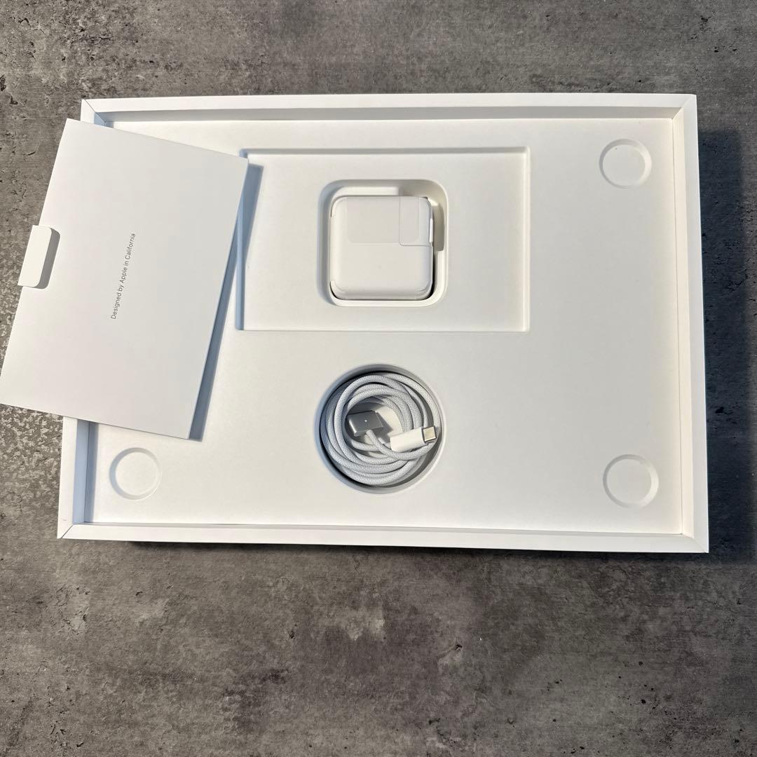 【美品】 MacBook Air 13インチ 充放電5回 M2