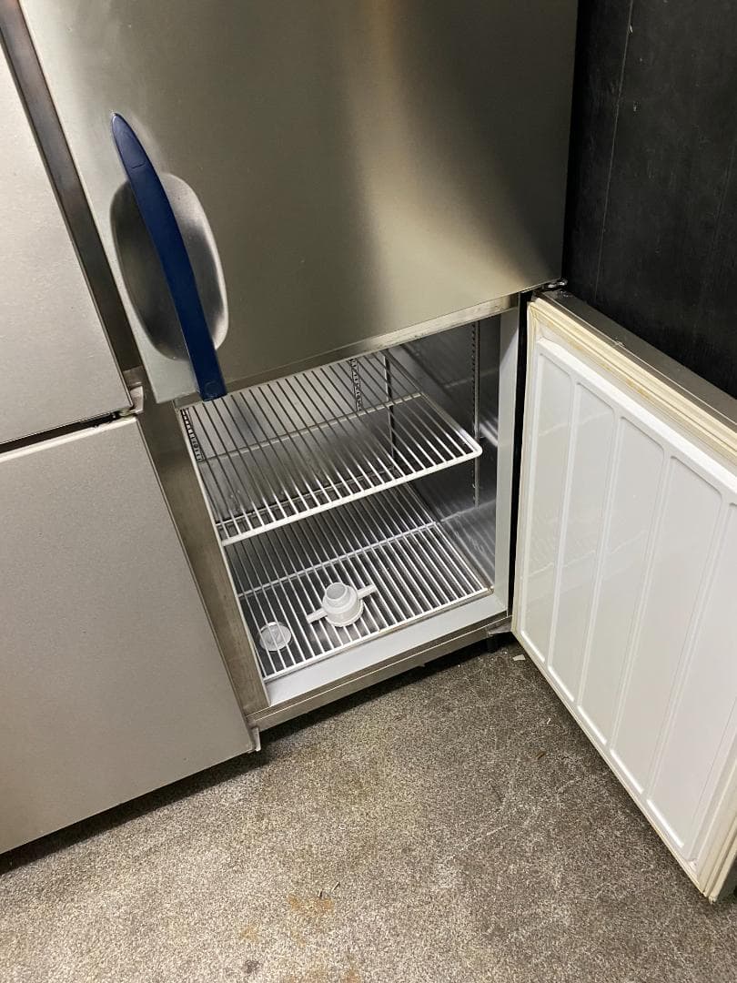 DAIWA 4ドア冷凍庫 2013年 縦型 大和冷機 1200×650×1900