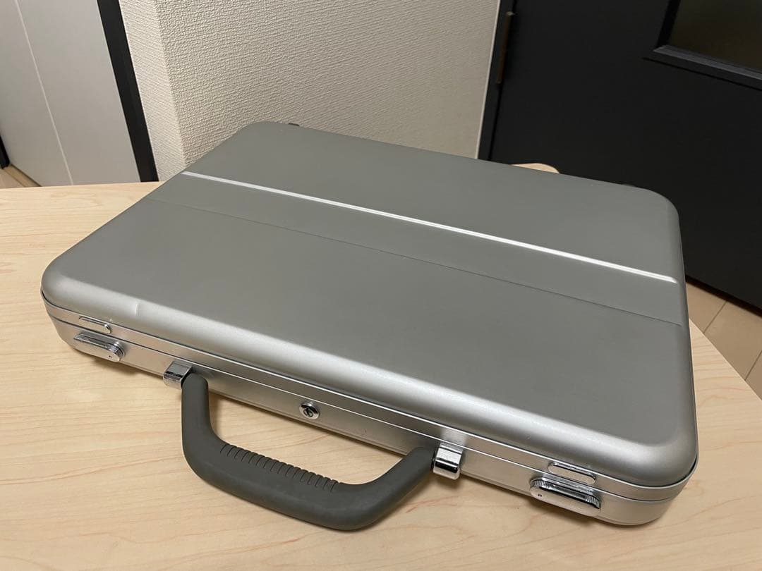 PROTEXアルミニウム製シルバー ビジネスバッグ（TV Asahi コラボ品）
