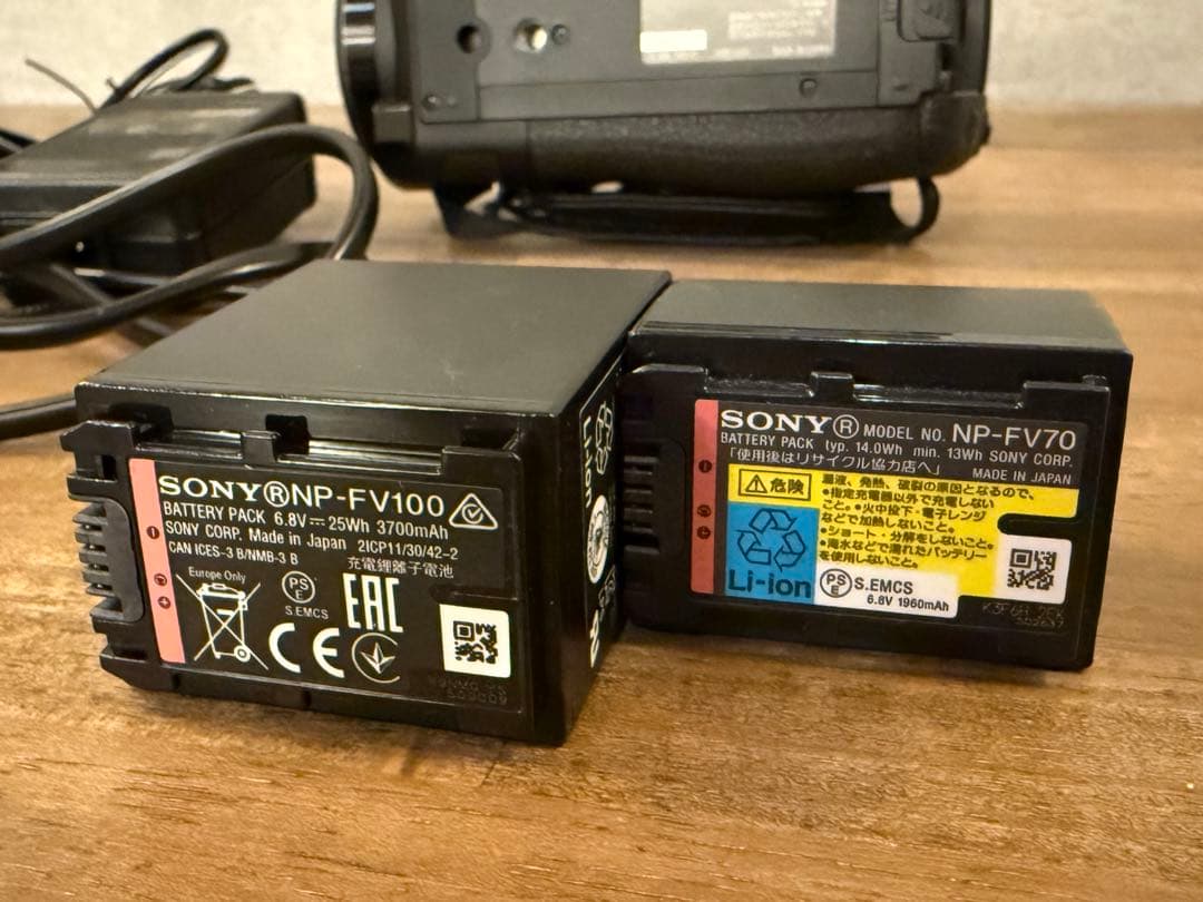 SONY FDR-AX40 ソニー4Kハンディカム　バッテリー2個付