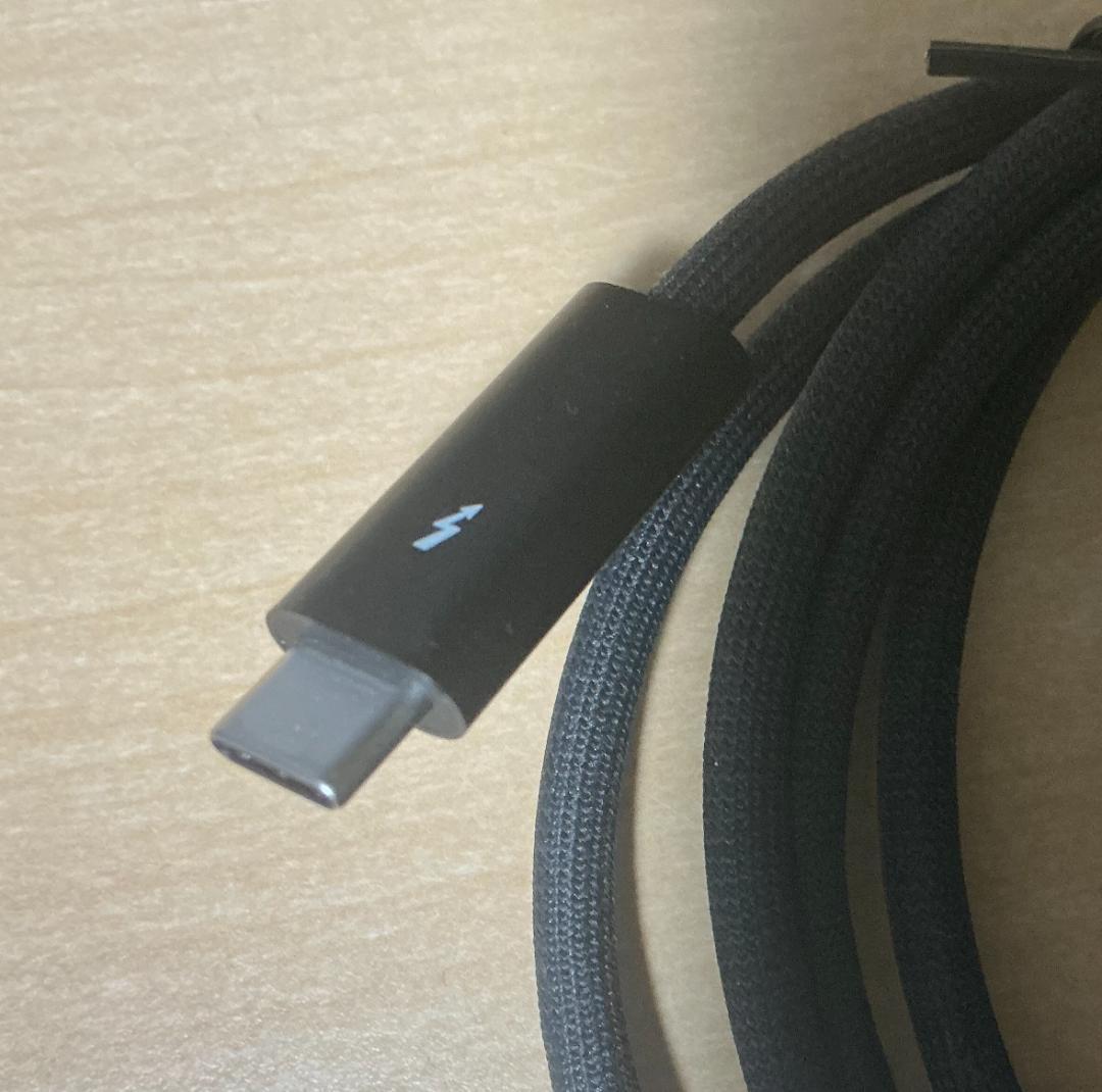 Apple Thunderbolt 4 Proケーブル 1.8 m 純正品