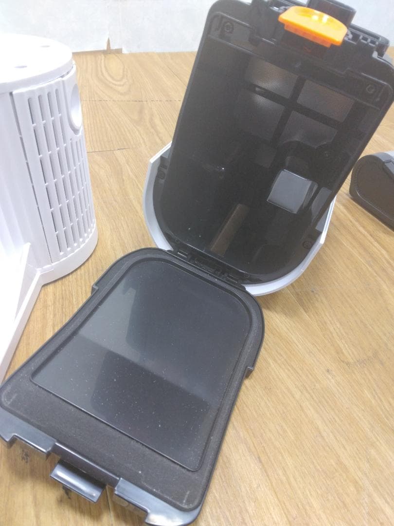 Y☆516 シャーク コードレススティッククリーナー LC351JWH