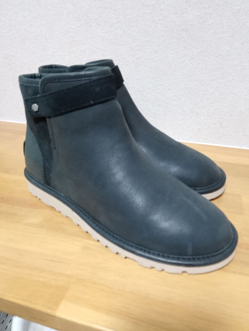 【新品未使用】uggアグ　ムートンレザー ミッドカットブーツ　24cm 黒レザー