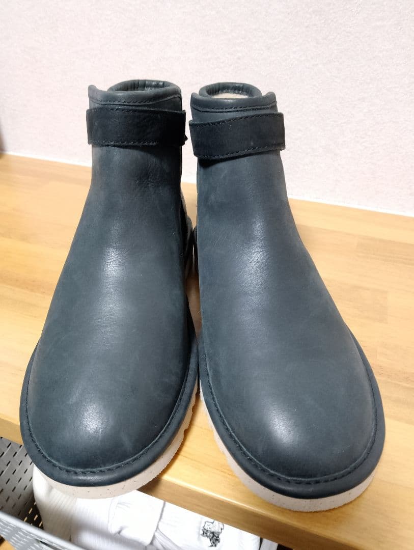 【新品未使用】uggアグ　ムートンレザー ミッドカットブーツ　24cm 黒レザー