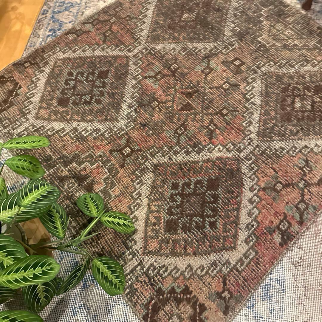 97×105エスニック　ブラウン×サーモン　レアな正方形　トルコヴィンテージラグ