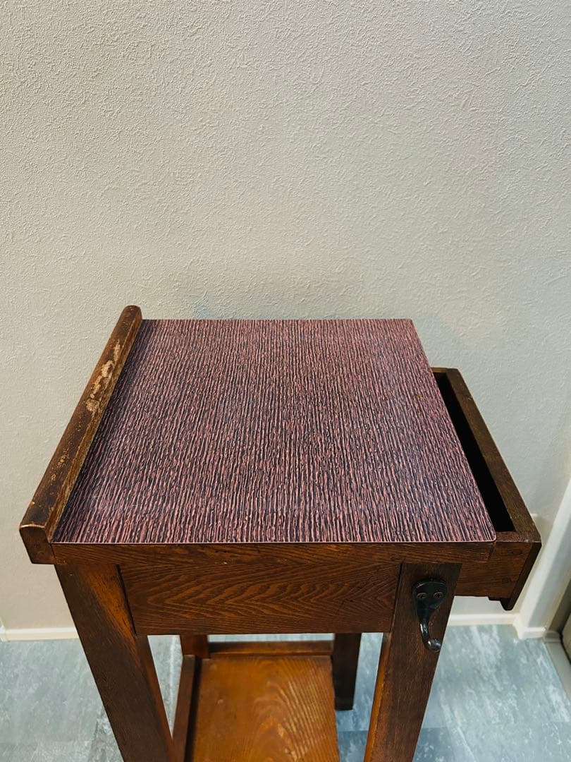 【ヴィンテージ感漂う】木製サイドテーブル｜引き出し付き｜USA風インテリア