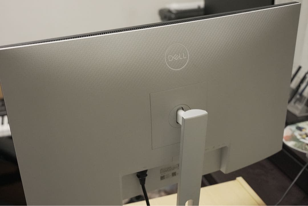 DELL ディスプレイ 画面にひび割れあり