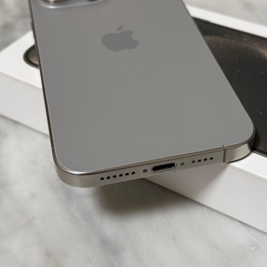 Apple iPhone 15 Pro Max 本体256GB SIM FREE