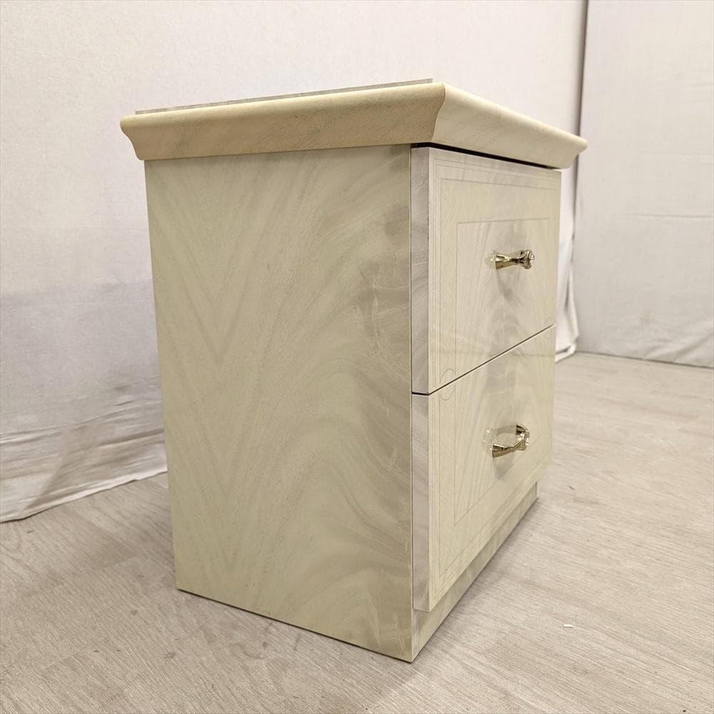 美品　リビングチェスト　サイドチェスト　ナイトテーブル　チェスト　タンス　引出し