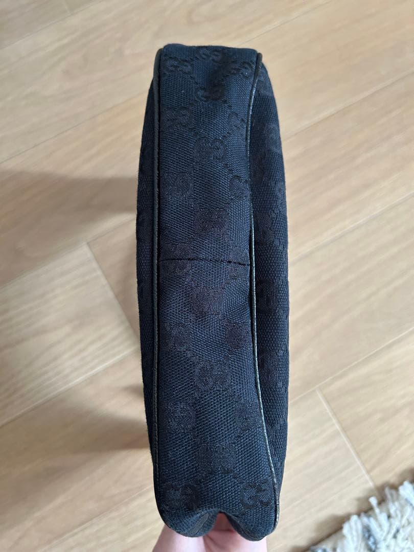GUCCI ブラック ショルダーバッグ