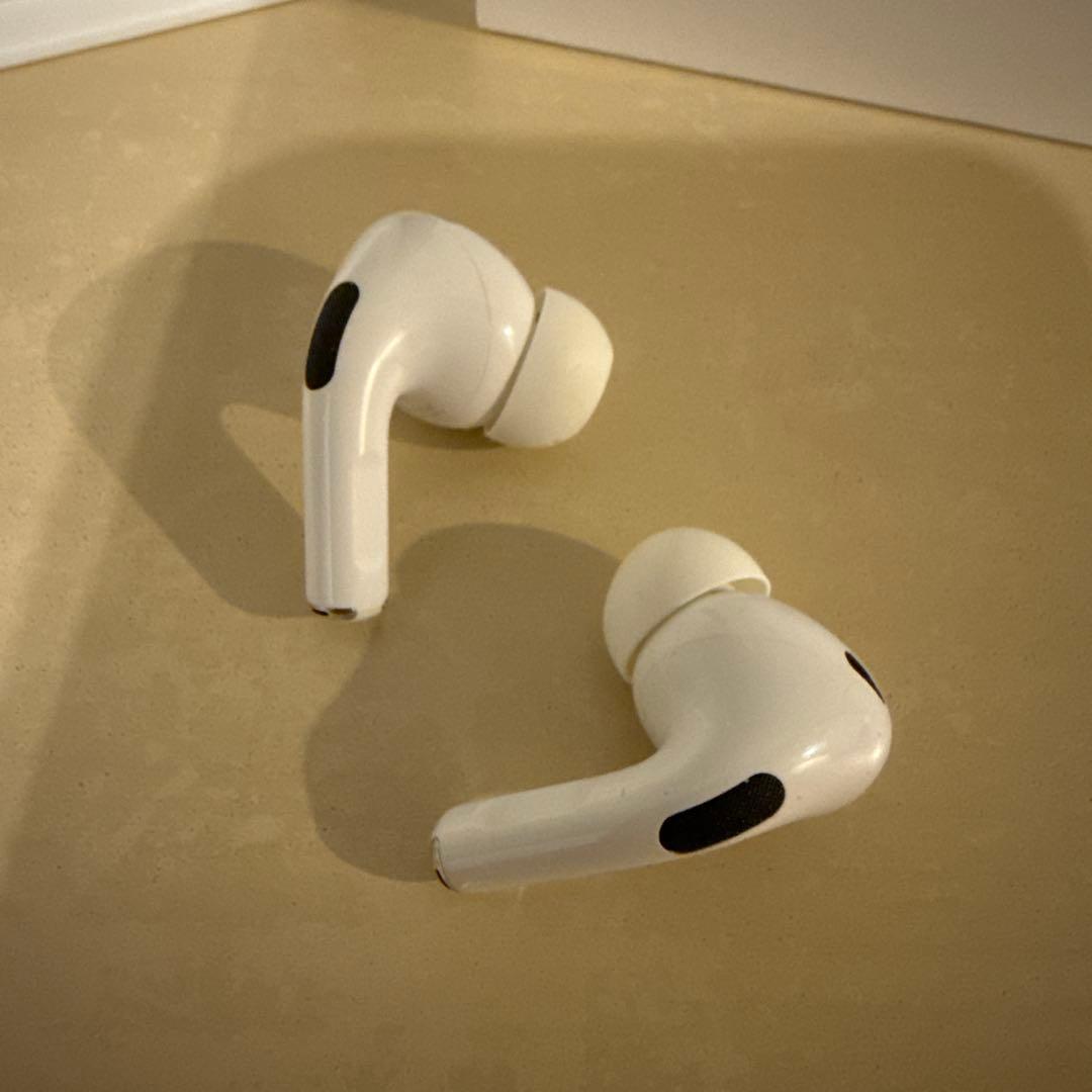 Apple AirPods Pro 第2世代 保護ケース付き MQD83J/A