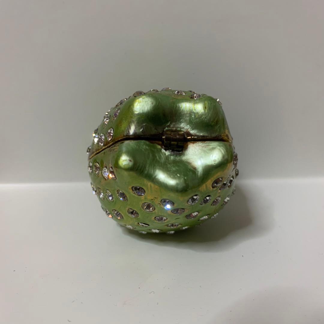 匿名送料無料 金属製の可愛いフルーツのオブジェ 小物入れ 箱付き