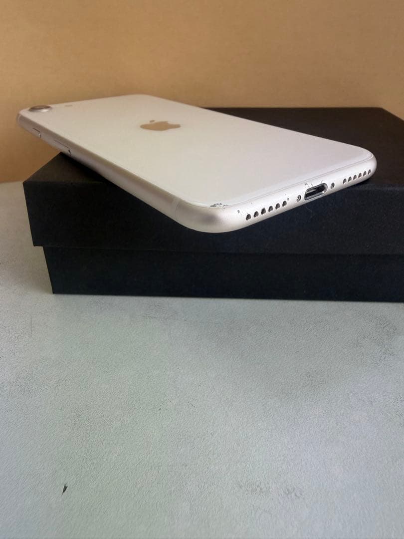 iPhoneSE3 128GB スターライトホワイト