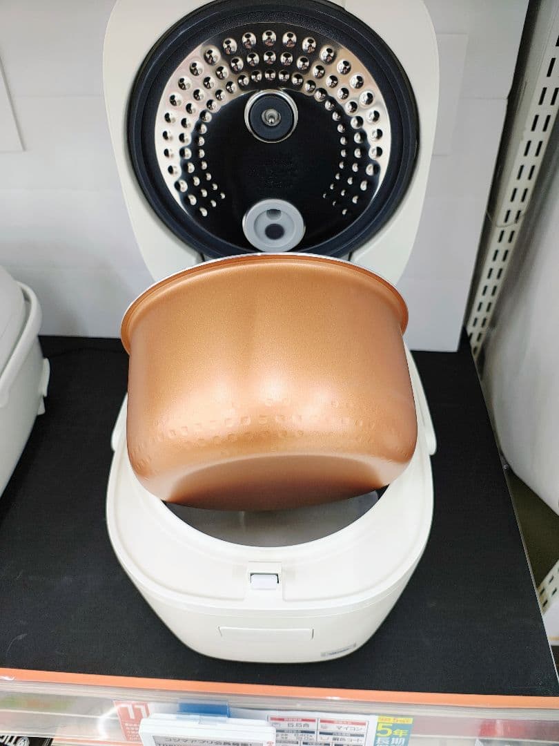 新品未開封　東芝 炊飯器　保証付き　 5.5合 マイコン RC-10AMX-W