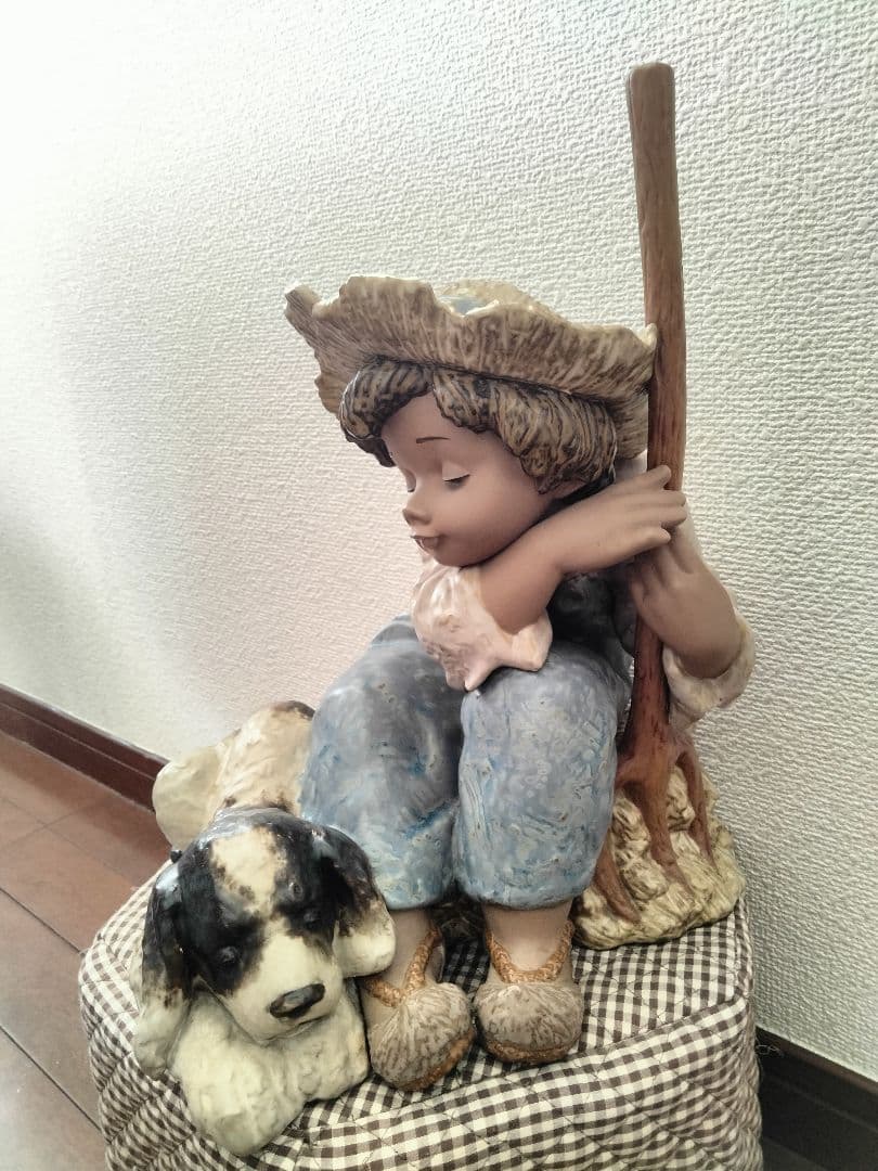 リヤドロ　少年と犬