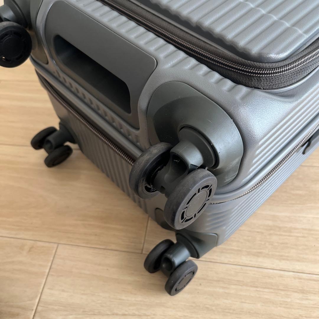 イノベーター　スーツケース　チャコールグレー