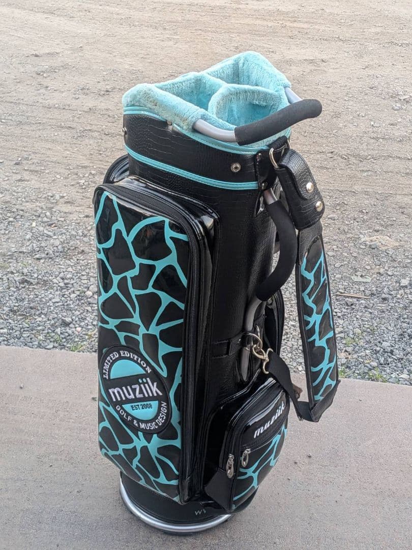 muzik スタンド式キャディバッグ 黒と水色
