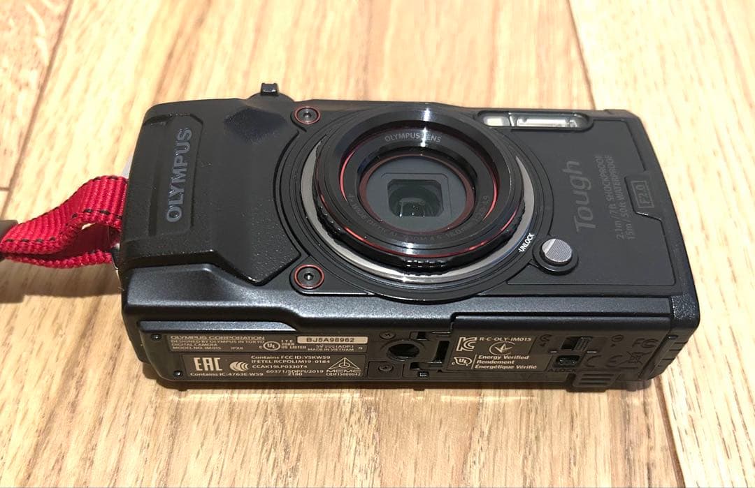 美品 OLYMPUS Tough TG-6 本体 電池２個 充電器 水中未使用
