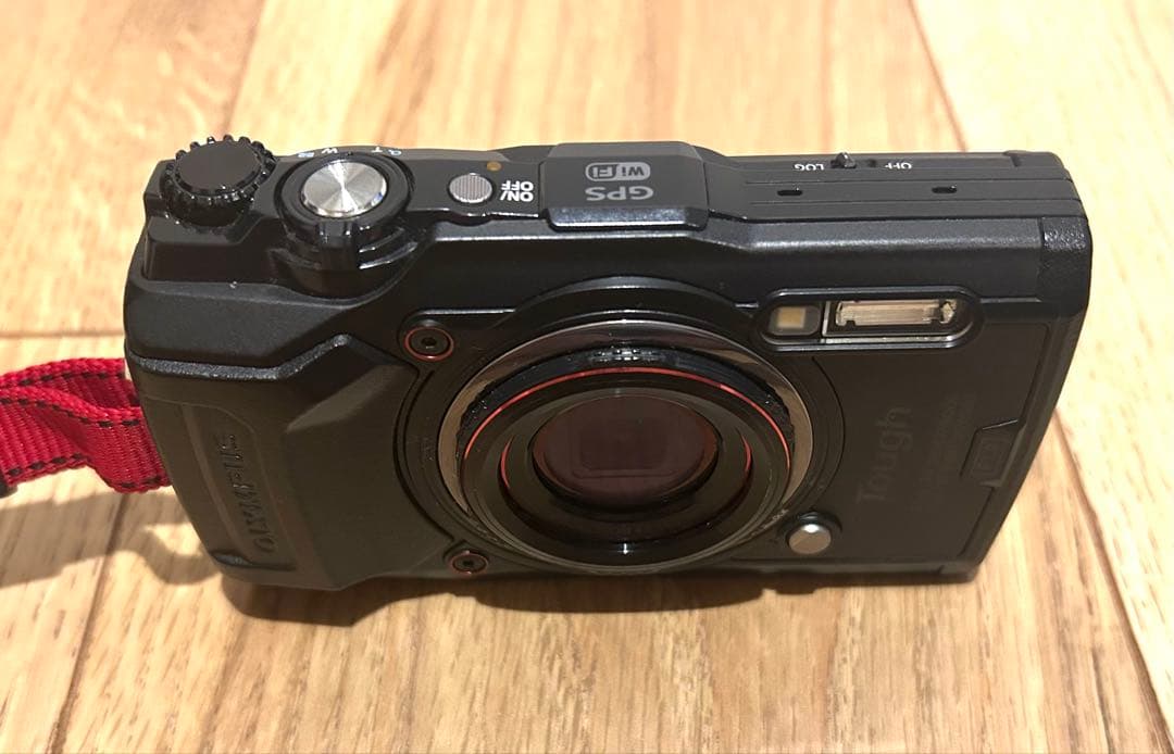 美品 OLYMPUS Tough TG-6 本体 電池２個 充電器 水中未使用