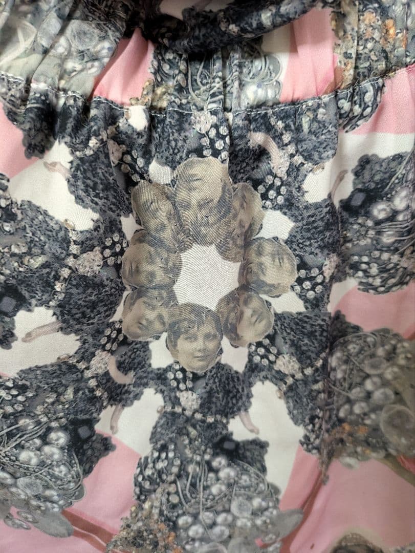 あちゃちゅむ　サテン女スカーフプリントワンピースピンク