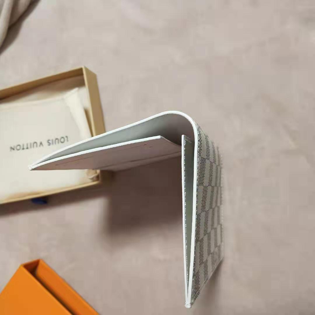 【美品】ルイヴィトン レザー パスポートケース ホワイト オリジナルボックス付属