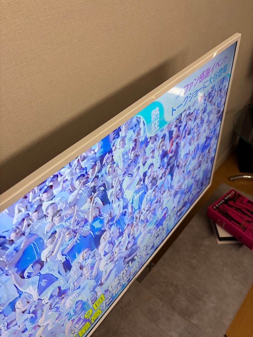 RGBバックライト付き　希少ホワイト　40V 液晶テレビ