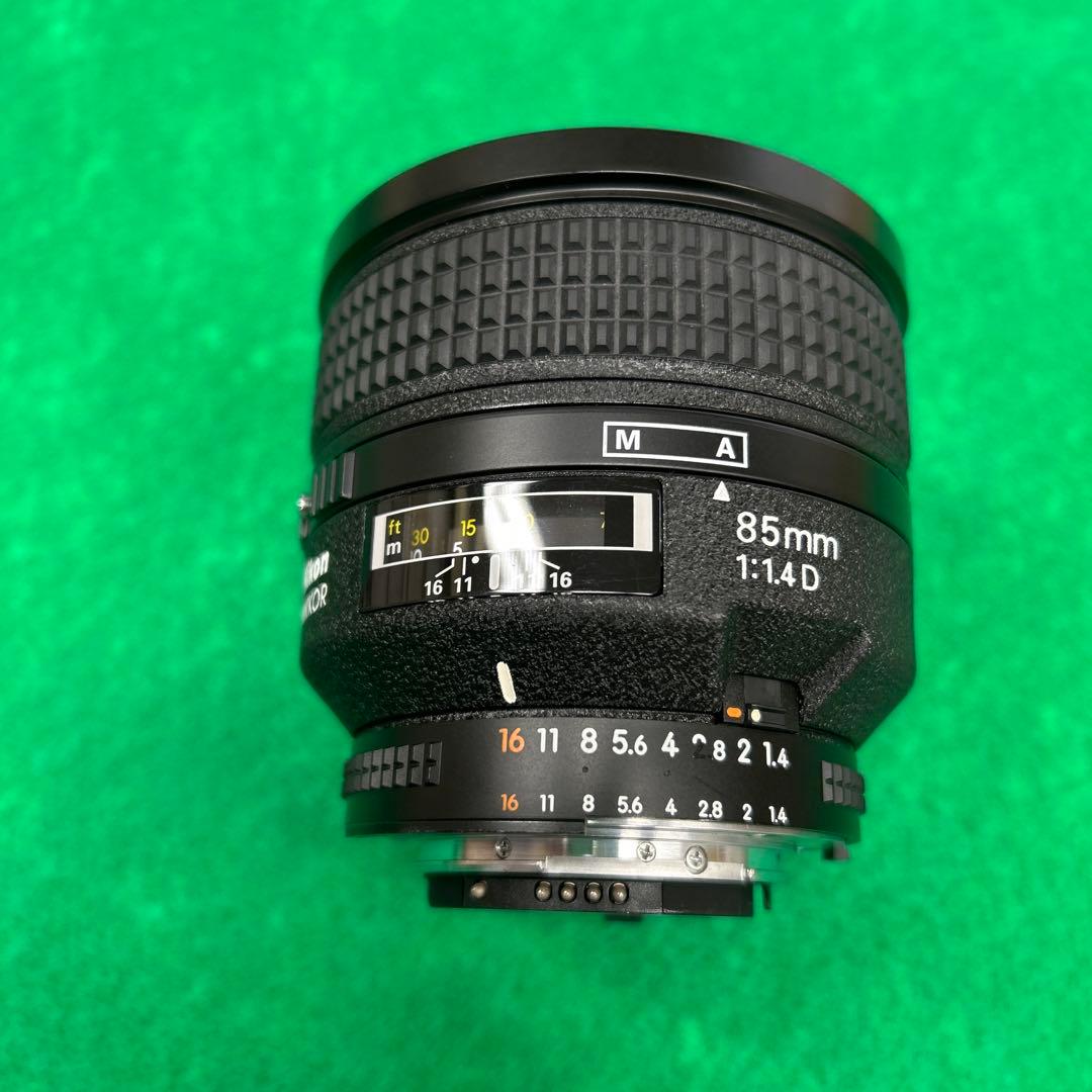 美品 Ai AF Nikkor 85mm F1.4D フードとフィルター付き