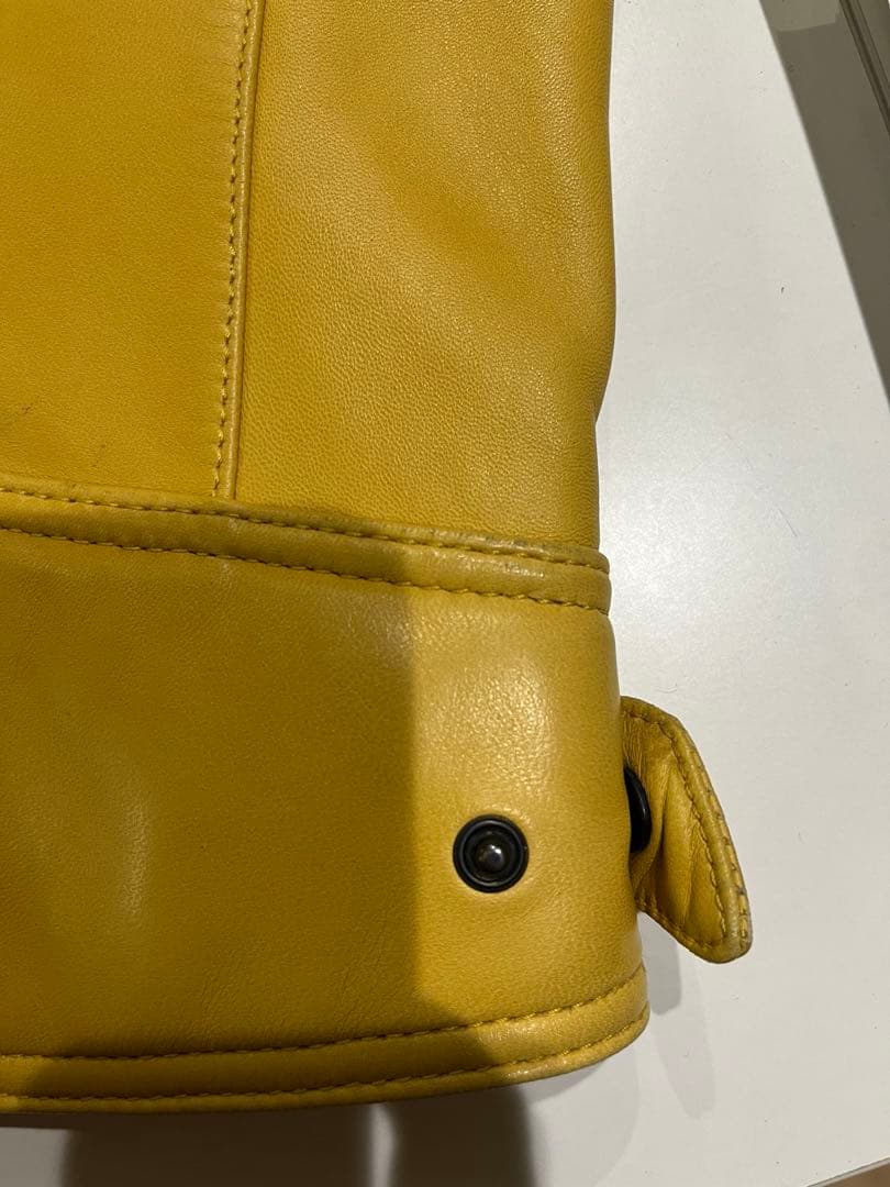 レ*求様 GUCCI レザーベスト黄色　サイズ表記48