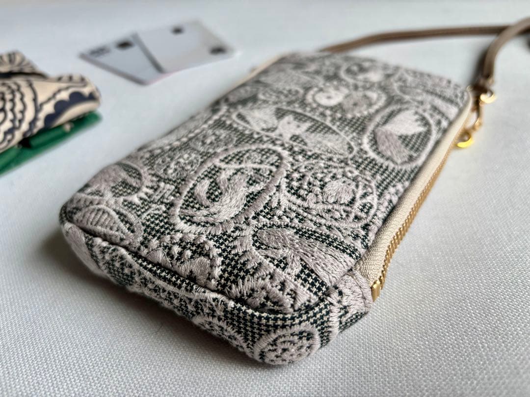 【スマホショルダー】ミナペルホネン jungle relief ベージュ