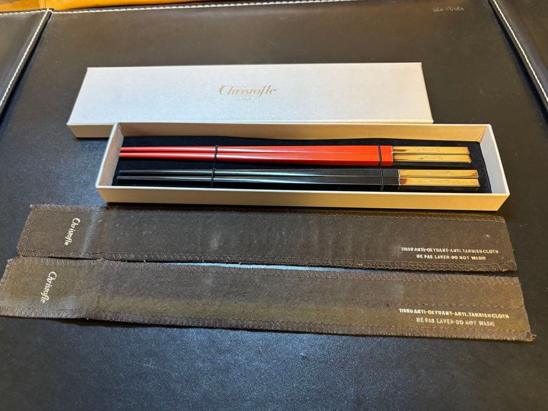 新品・未使用 Christofle 赤と黒の箸セット