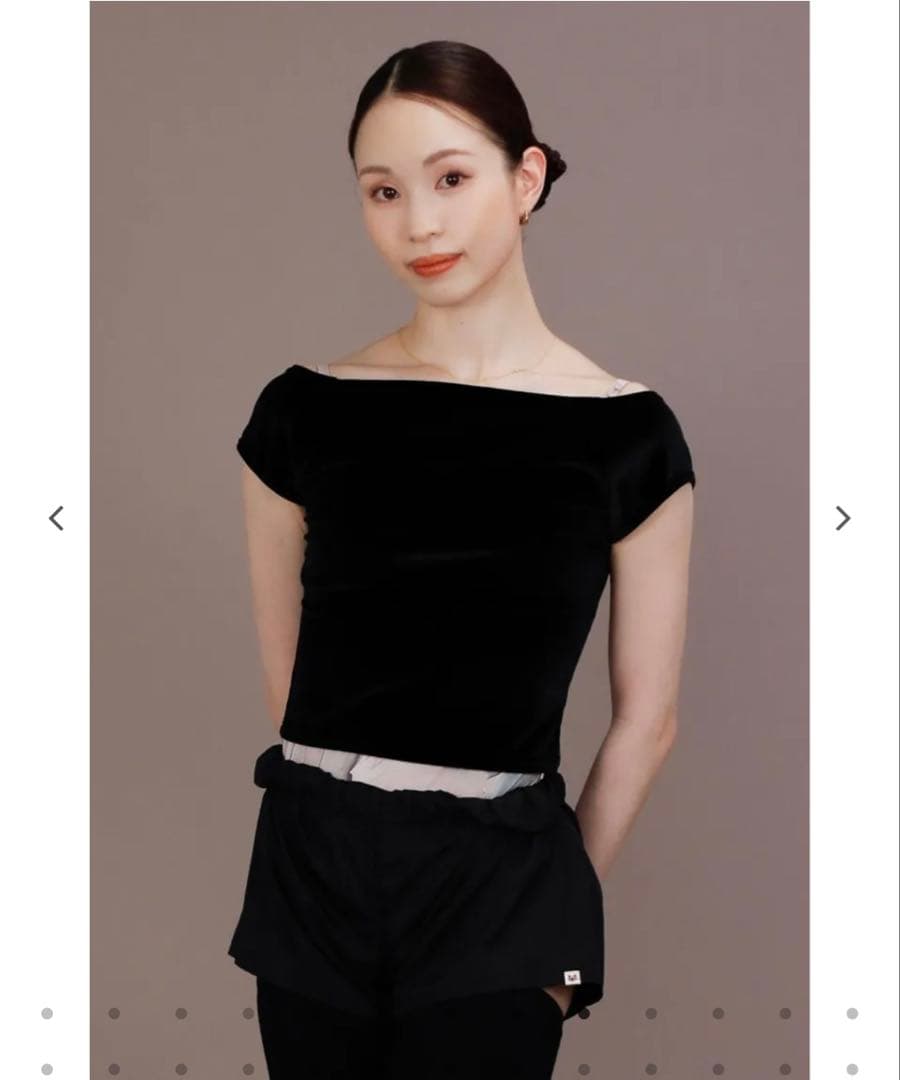 お得 新品 Glossy S size ブラック unoa ウノア トップス