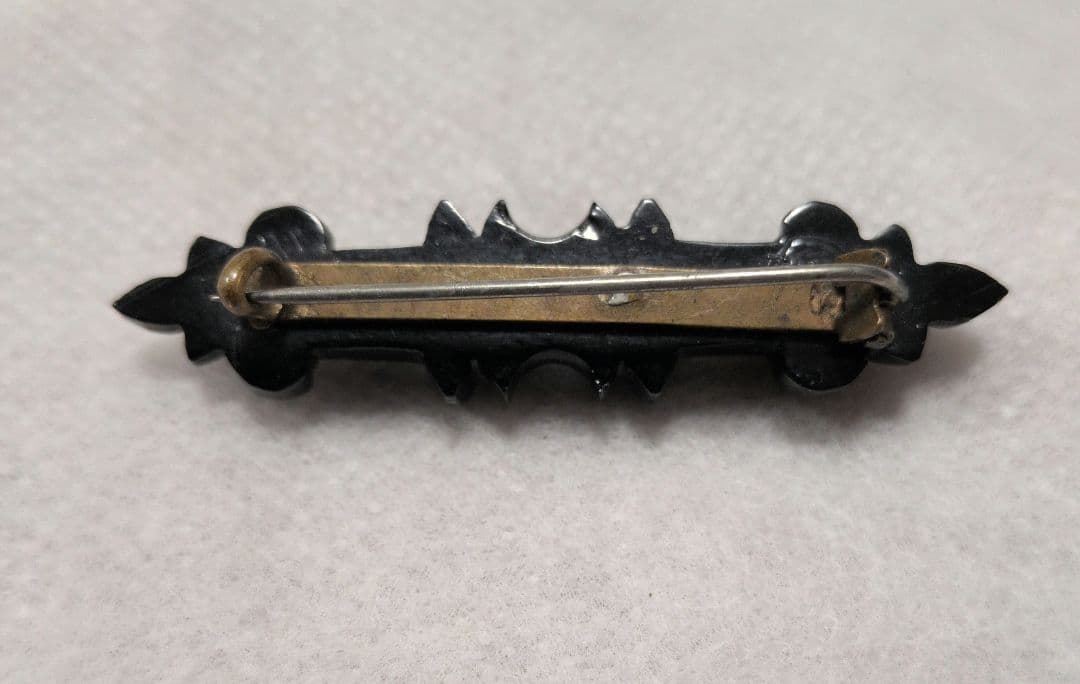 ヴィクトリアン　アンティーク　ウィットビー　ジェット　ブローチ