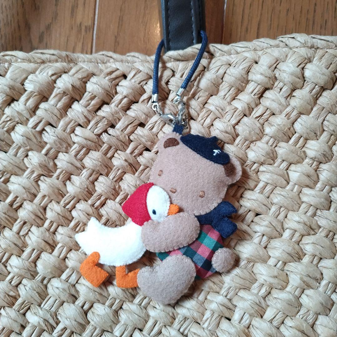 未使用に近い　ファミリア　かごバッグ　チャーム付き