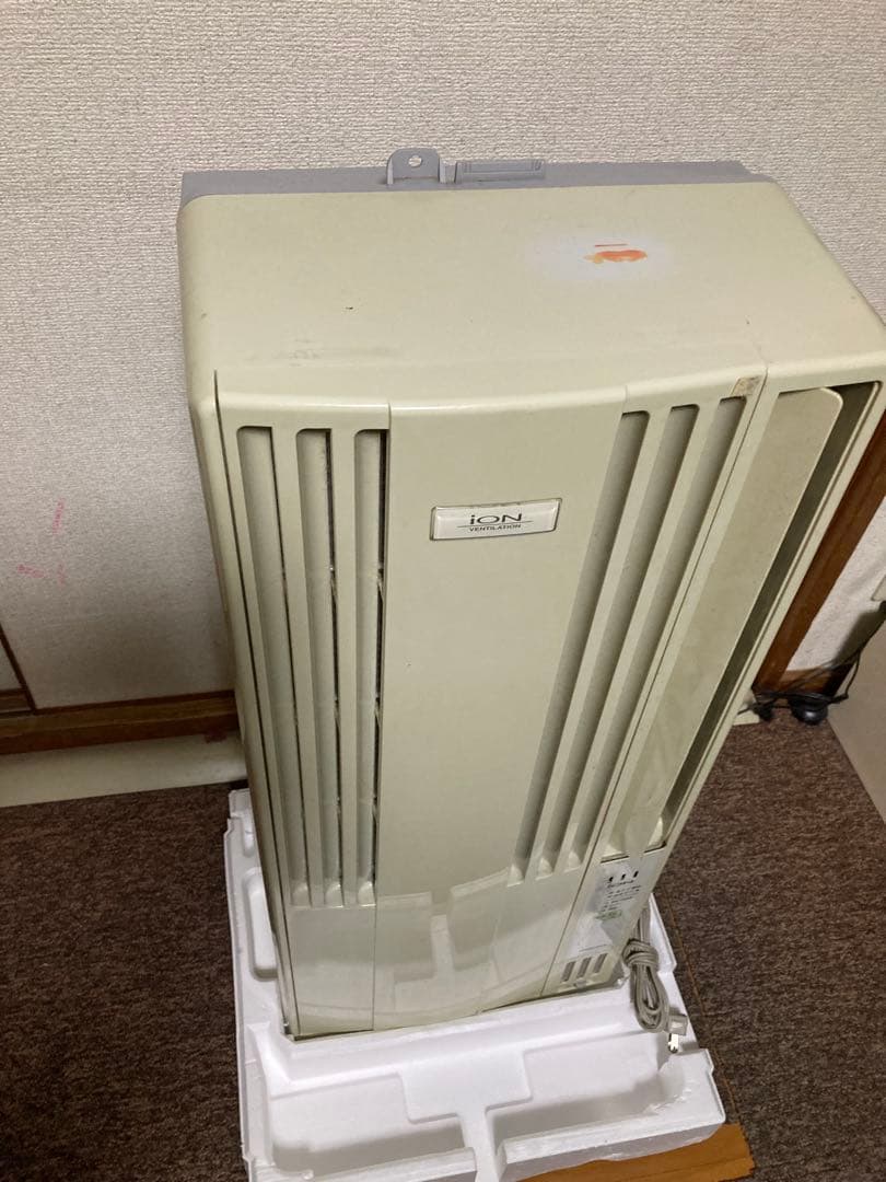 コロナ窓用エアコン ホワイト グレー　リモコン付き