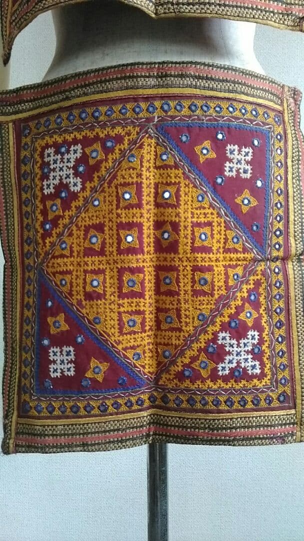 インドのアンティーク　タペストリー　テーブルセンター　ペア