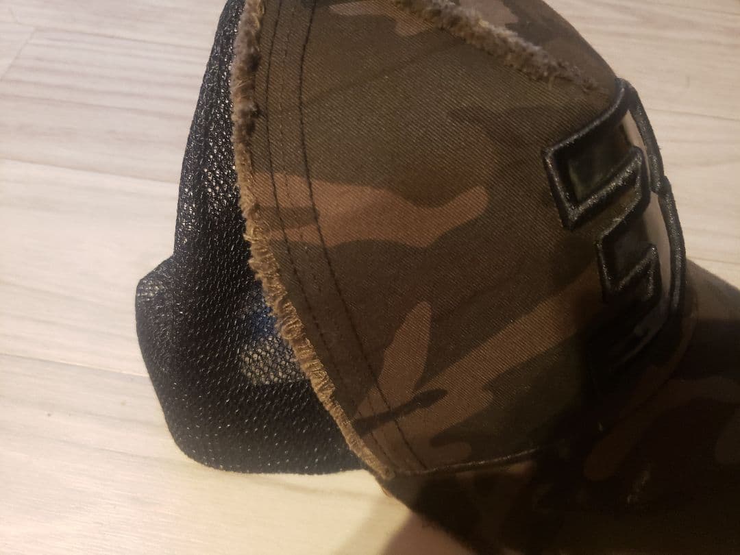 新品未使用ヨシノリコタケ　カーキ色カモ柄ナンバー3キャップです