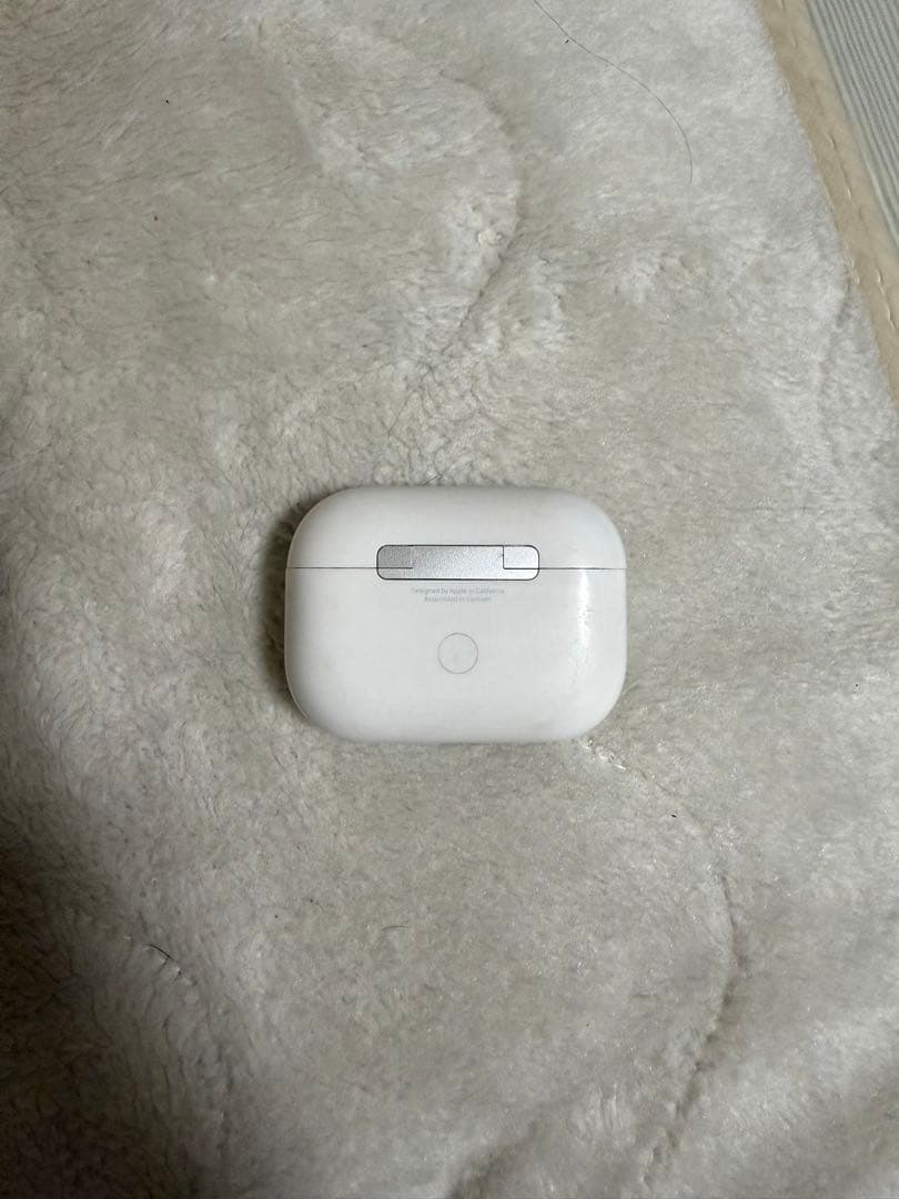 AirPods pro 第2世代　充電ケースと右耳