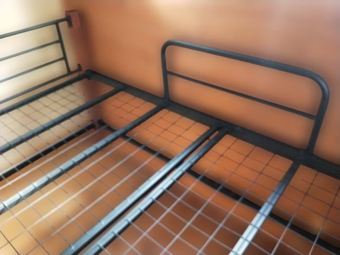 天然木脚ジョイントベッド ミドル ブラック×ブラウン 組み立て式　収納可能