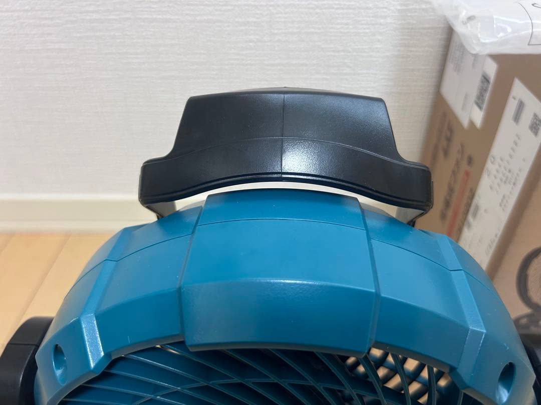 マキタ 充電式ファン羽根径18cm(18/14.4V) CF102D