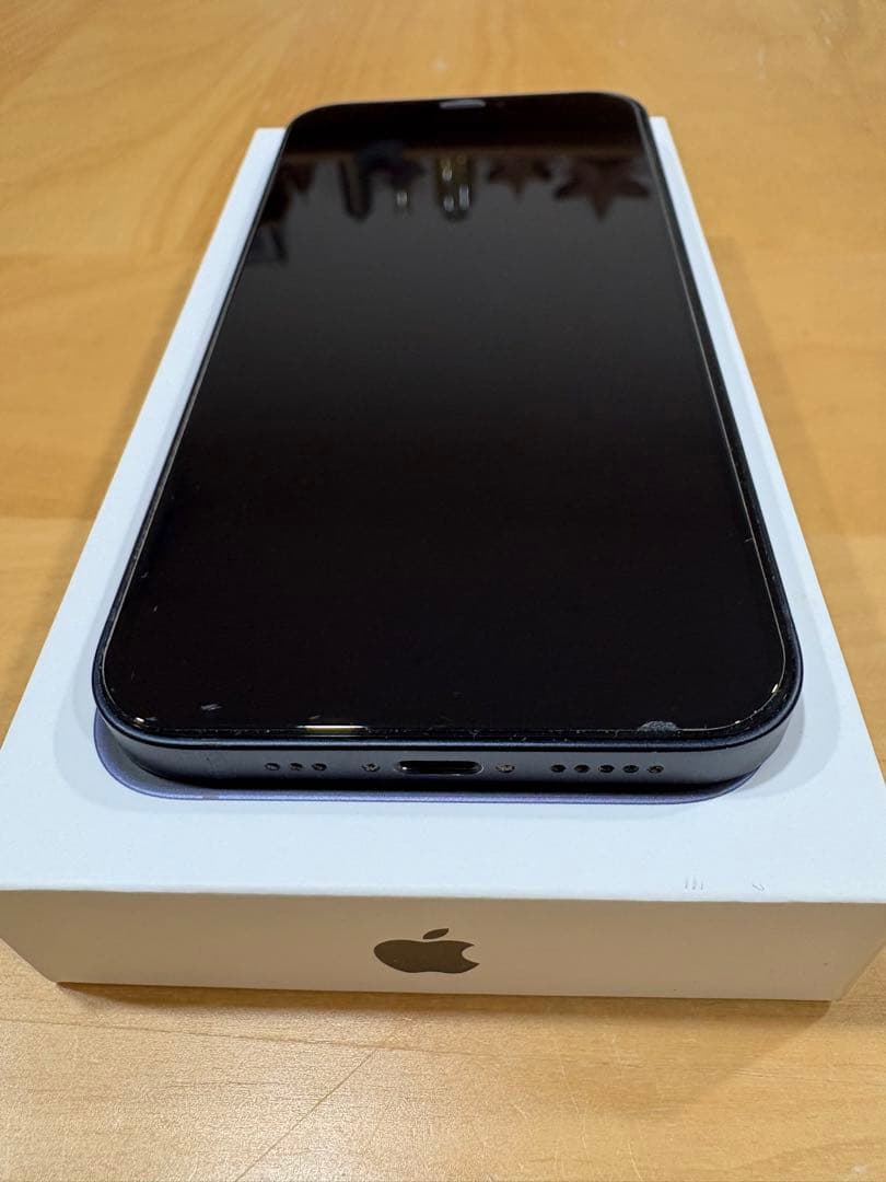 【美品】Apple iPhone 12 64GB ブラック（付属品完備）