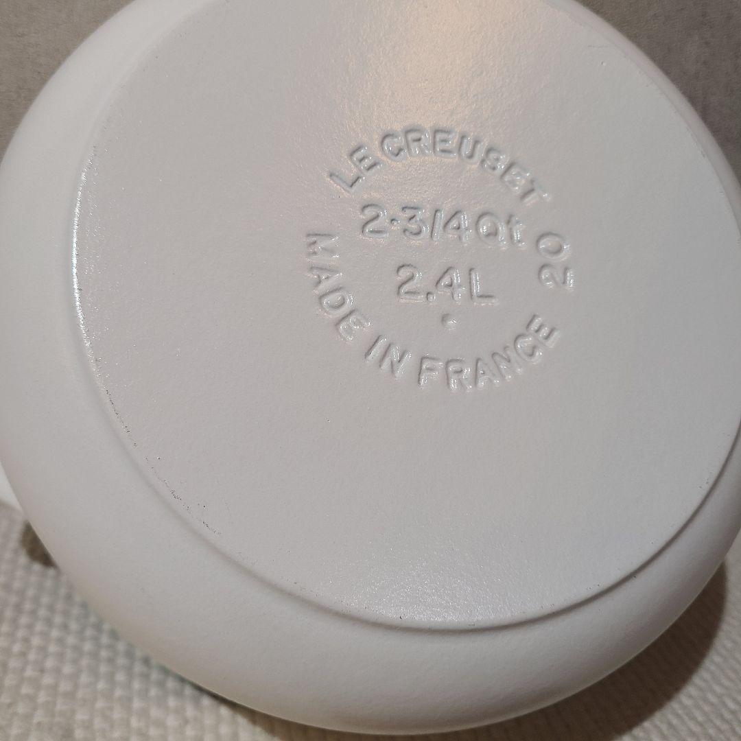 ルクルーゼ　ココットロンド　20cm　レースレリーフ　コットン 　カッパーツマミ