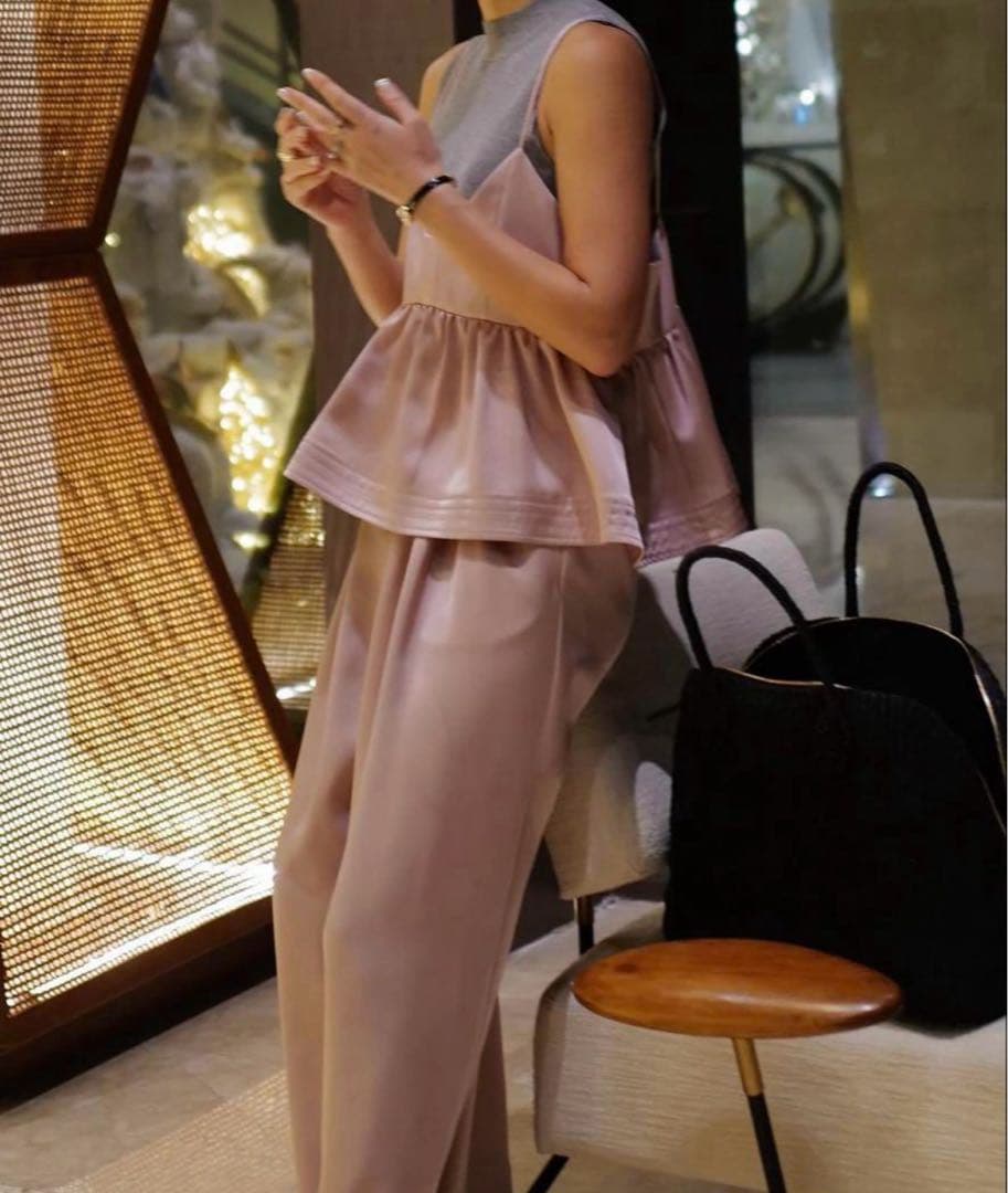 超美品【machatt】ピンクサテンキャミソール