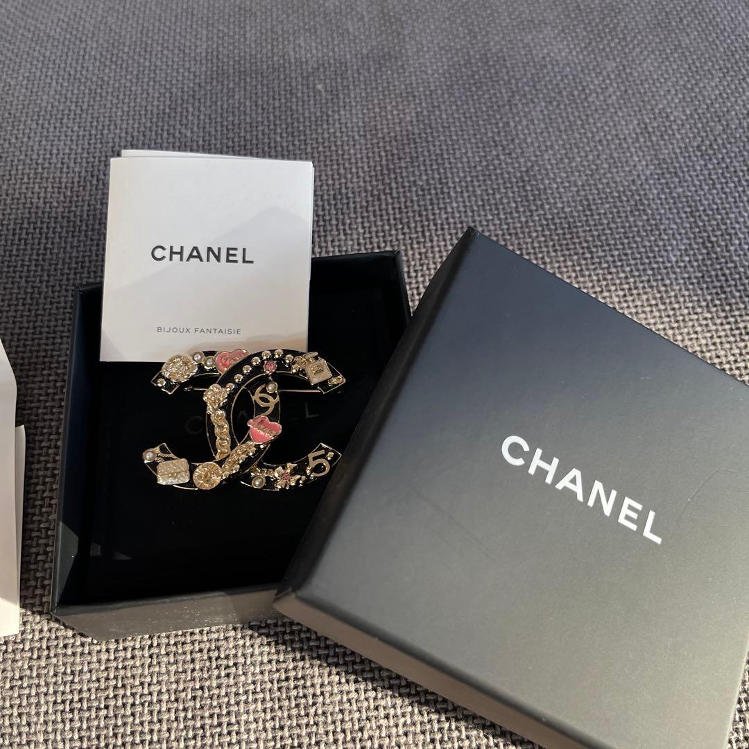 新品　CHANEL シャネル　ブローチ
