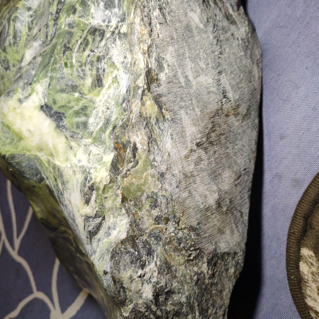 蛇紋石 特大 約25kg 磁力反応有 天然石 自然石 水石 木製専門台座付き