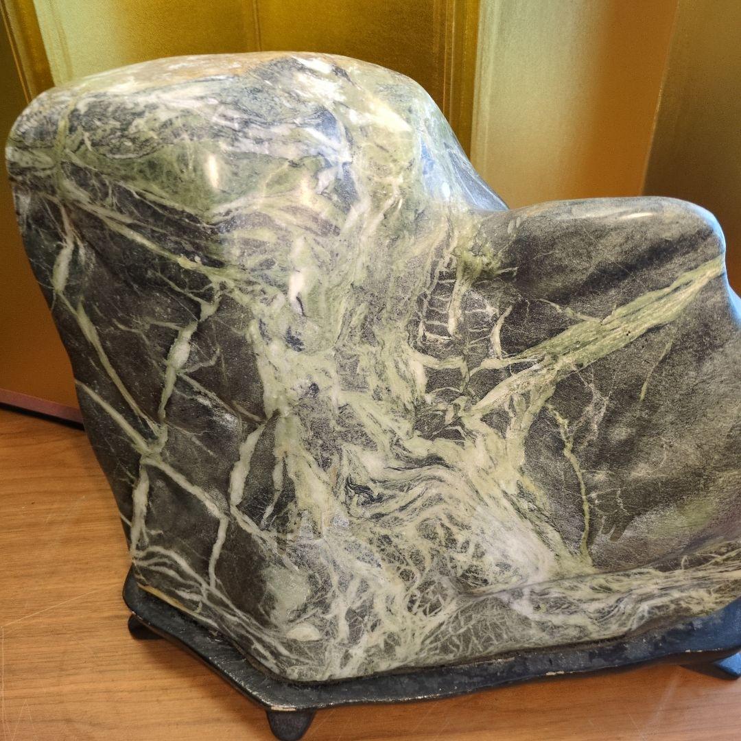 蛇紋石 特大 約25kg 磁力反応有 天然石 自然石 水石 木製専門台座付き