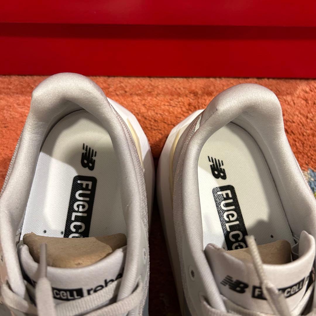 美品 ニューバランス FuelCell Rebel v5 サイズ26.5㎝