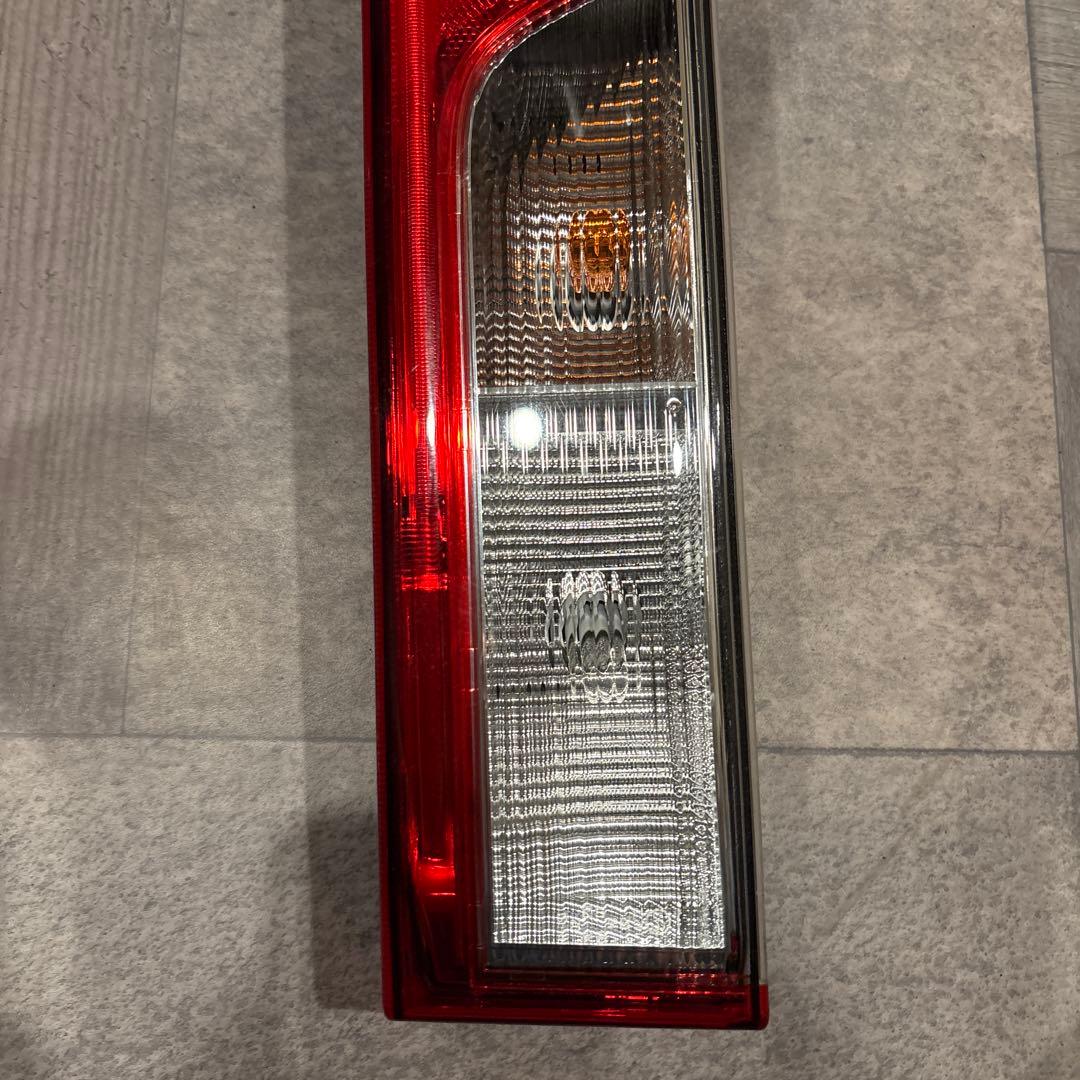 エブリィワゴン　テールランプ　右