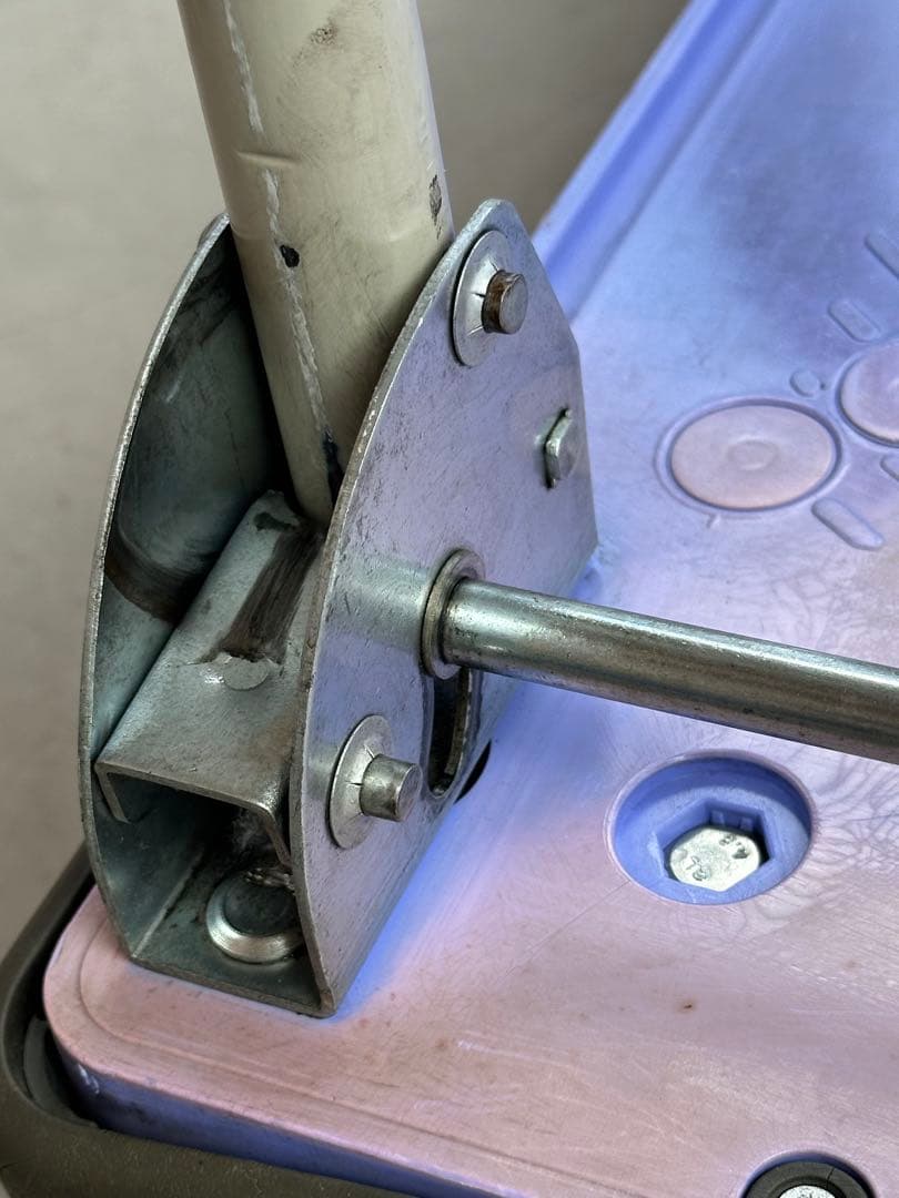 台車(フットブレーキ付き)押していて静かです！300kg