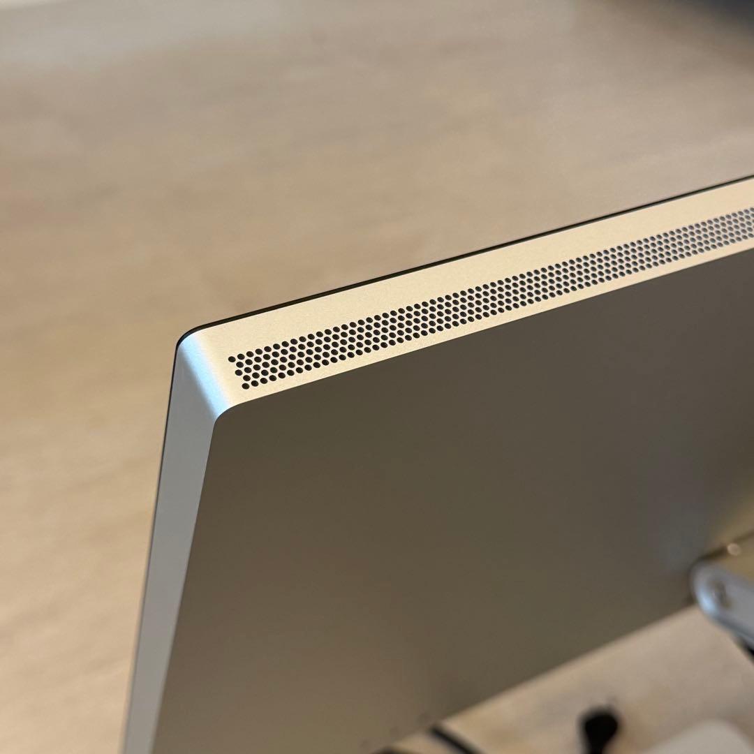 Studio Display 傾きと高さを調整できる Apple ディスプレイ