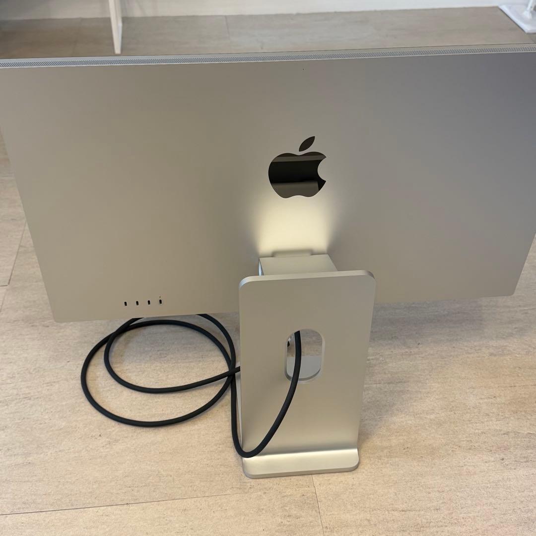 Studio Display 傾きと高さを調整できる Apple ディスプレイ